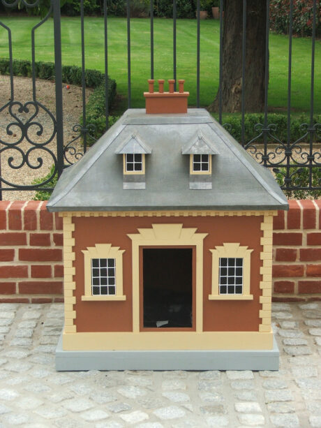 Queen Anne Dog Kennel