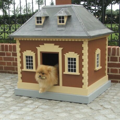 Queen Anne Dog Kennel