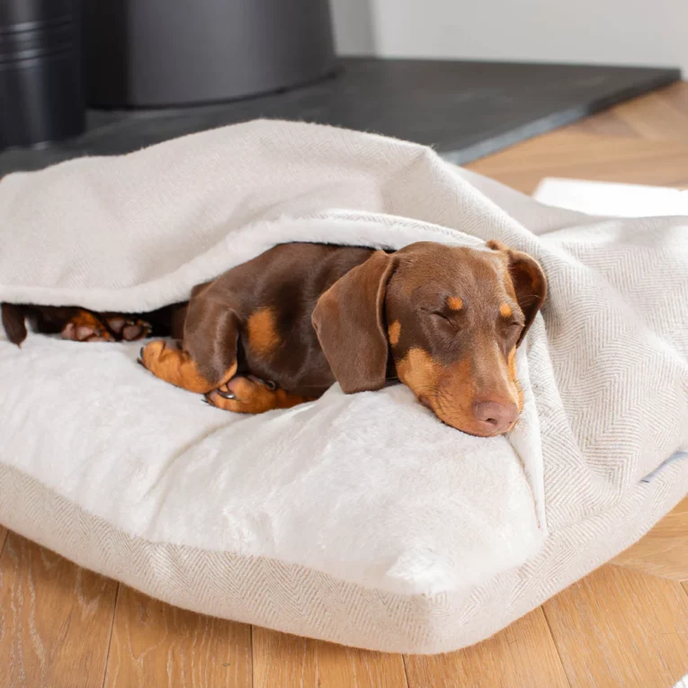 Sleepy Burrows Bed in Natural Herringbone