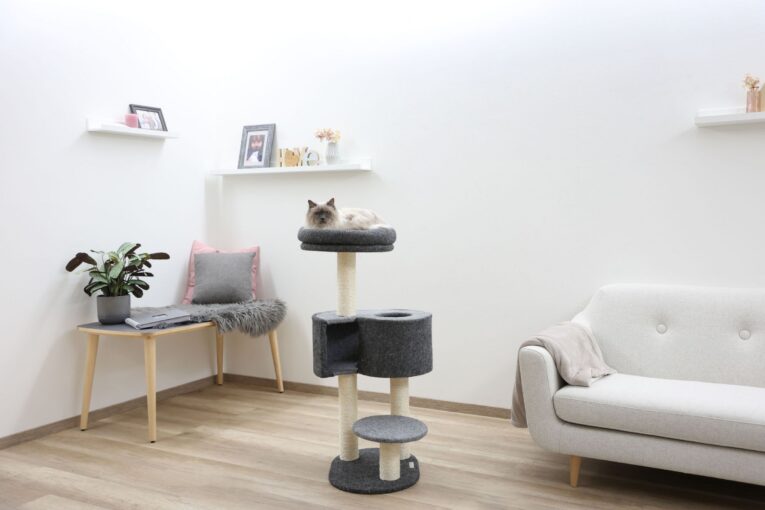 Kerbl Fridolin Felt Cat Tree – Grey, 106cm Kerbl Fridolin Felt Cat Tree – Grey, 106cm